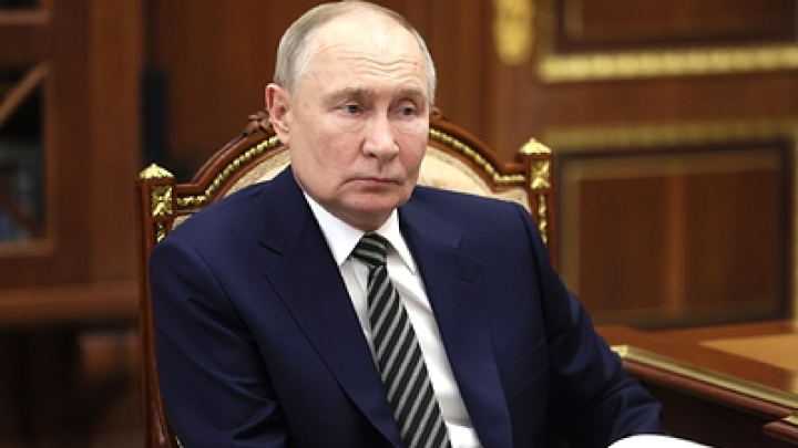 Друг Путина объяснил его привычку выключать свет жизнью в коммуналке