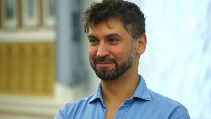 Всех всё устраивает? Как худрук Красноярского театра сбежал в Израиль, сохранив пост и зарплату