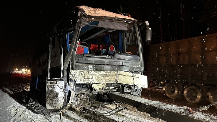 В Тейковском районе рейсовый автобус с пассажирами влетел в грузовик В Тейковском районе рейсовый автобус с пассажирами влетел в грузовик