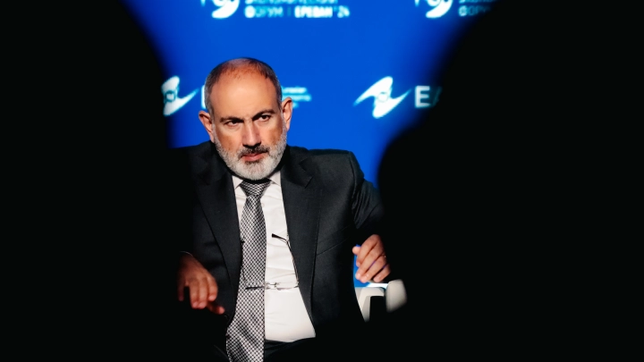 Даже не шифруется: Оскорбительные плакаты к приезду Лаврова заказала принадлежащая семье Пашиняна газета - источник