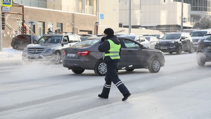 В Челябинской области двух инспекторов ГИБДД уволили со службы после встречи с пьяным водителем