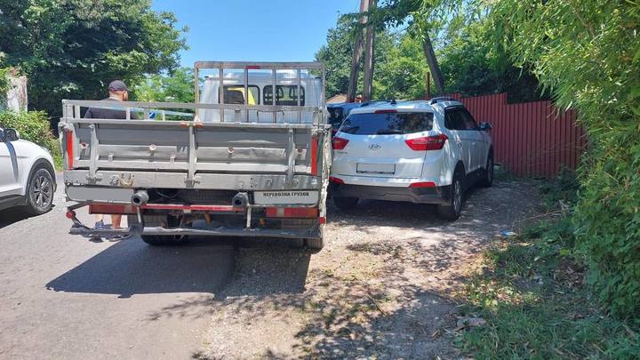 В Сочи водитель ГАЗели сбил на обочине четырёх человек, включая двоих детей