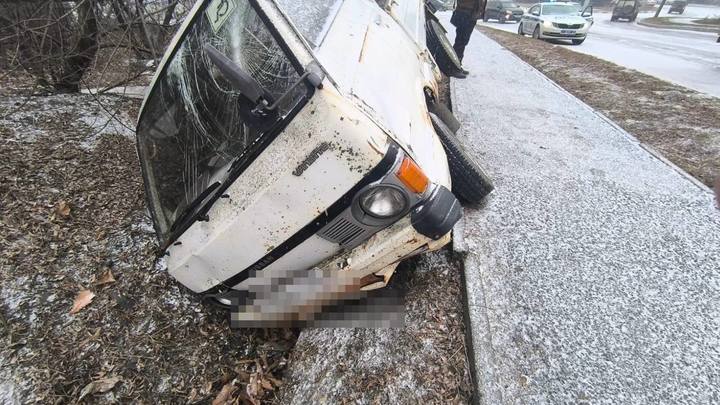 Грузовик сбил троих подростков на тротуаре в приморской Находке