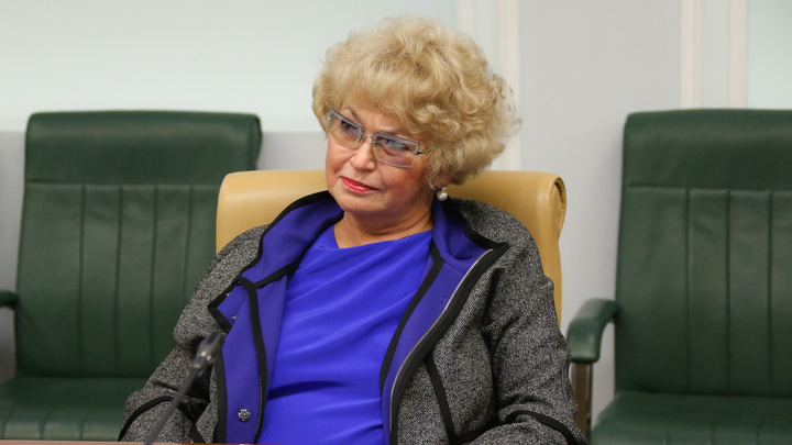 Скандал с сенатором Нарусовой выходит за рамки: увольнения не избежать?