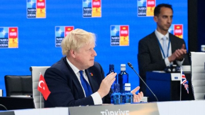 Рокировки в британском кабмине: Минфин возглавил вакцинатор, Минздрав - аппаратный чиновник