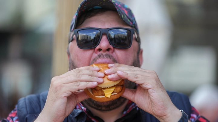 Не только фастфуд: врач назвала список продуктов, бьющих по потенции