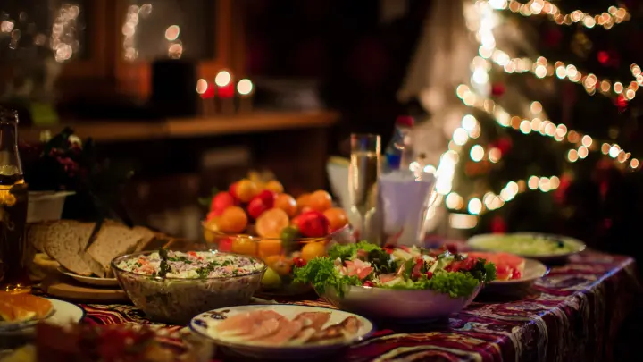 Недовольную подарком от подчинённых бизнес-леди из Кузбасса публично пристыдили: Извините за плохой французский