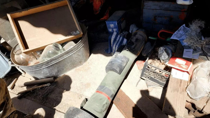 Русские военнослужащие нашли в сарае у жителя поселка в ЛНР американский ПТРК