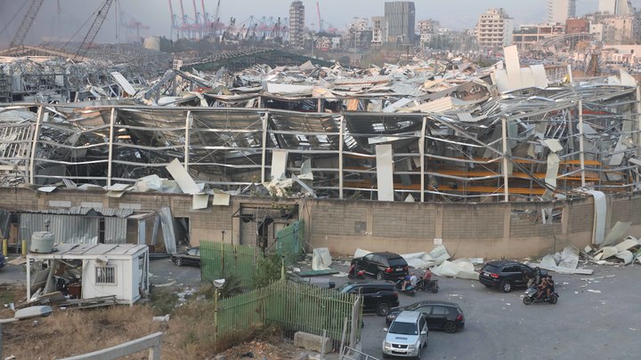 Могут сдетонировать от искры: Химик детально разобрал взрыв в Бейруте