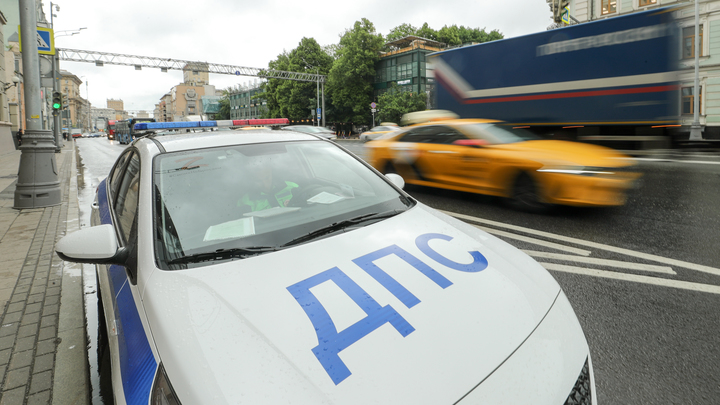 Под Новосибирском внедорожник сбил подростка на мопеде и перевернулся
