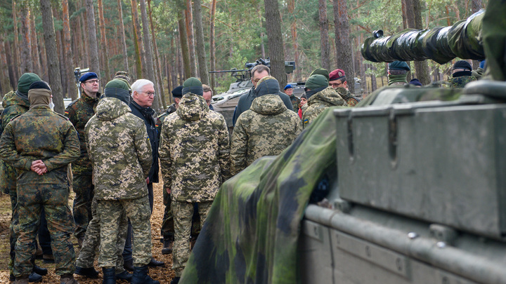 Два Leopard 2 ВСУ столкнулись друг с другом и сгорели в районе Работино