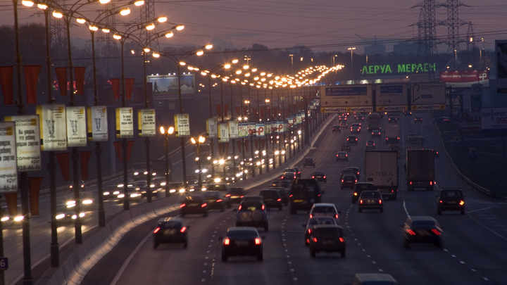 Очевидцы назвали причину десятикилометровой пробки на МКАД