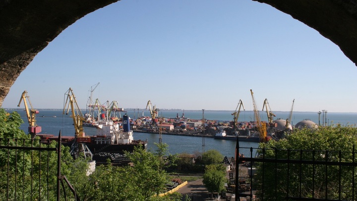 Наперекор России: Украина гонит чужие корабли на убой