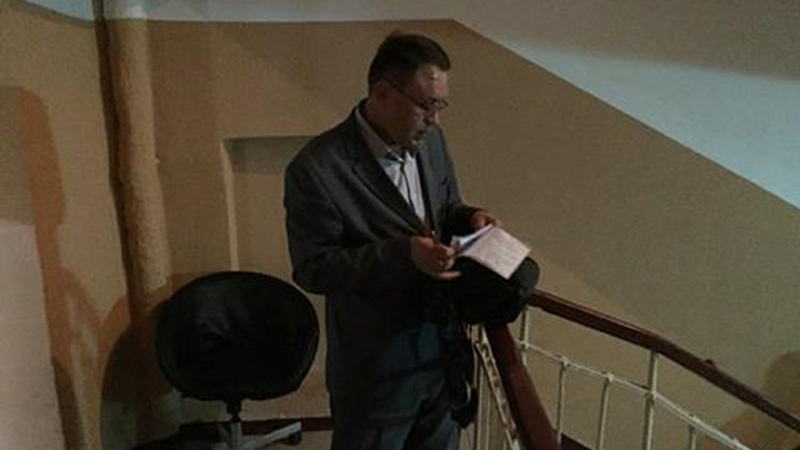 Дверь коммунальщикам можно не открывать: Юрист объяснил, чем чреват отказ для хозяев квартиры