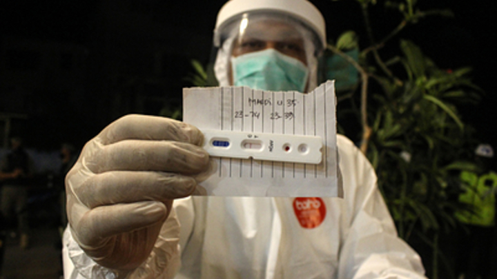 Коронавирус бьёт по врачам: В Кировской области заразилось 63 медика