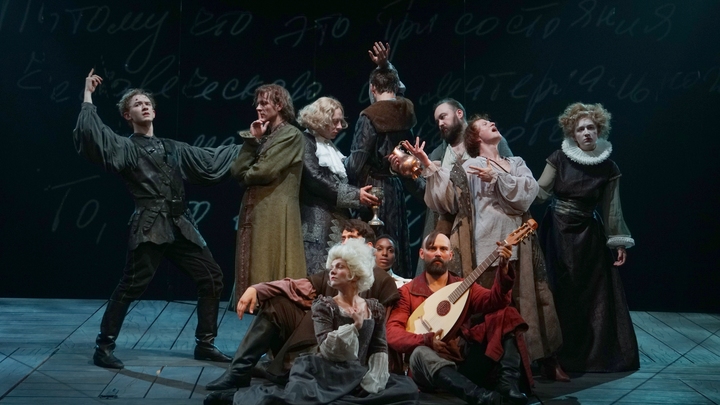 День города на свежем воздухе: Спектакли и сладости можно найти в столичных парках