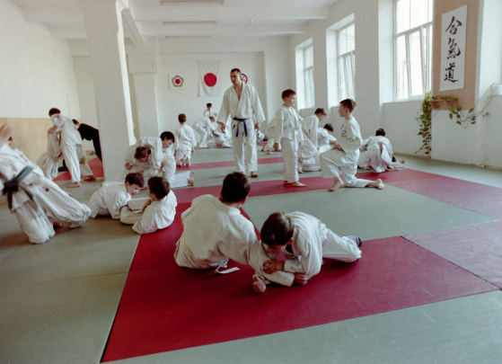 Вы не можете креститься и молиться: Заслуженный тренер сделала ребёнку замечание на весь зал