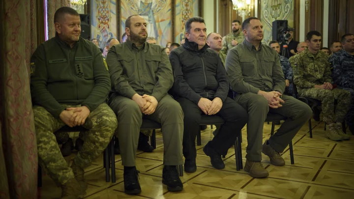 NV: Залужный и Буданов* обошли Зеленского в рейтинге доверия украинцев