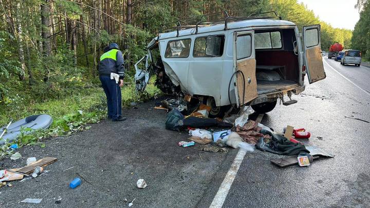 На уральской трассе произошла смертельная авария с пятью пострадавшими