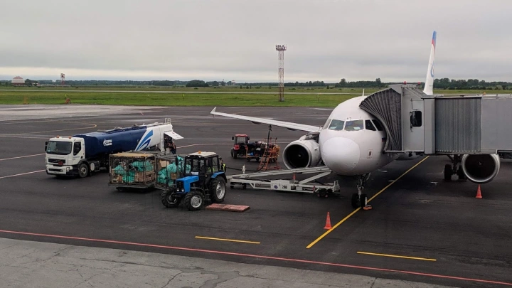 Количество остановивших полеты аэропортов выросло до шести