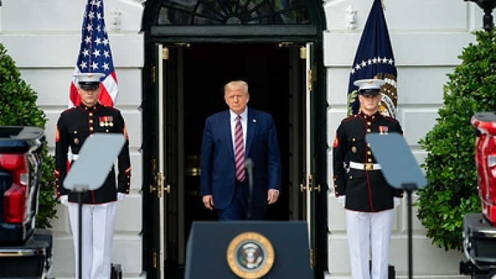 Axios: Трамп планирует выйти поиграть в гольф на фоне слухов о своей смерти