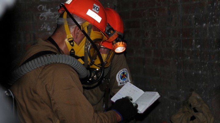 В Кузбассе горняка нашли живым в рухнувшей шахте. Помощи он ждал семь дней