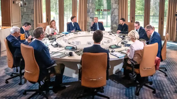 Макрон на G7 объявил о «беспрецедентном» санкционном ударе по России