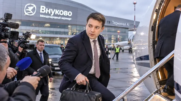 Министр Коленька сбежал из России посреди ночи, имея на счету 5 млрд? Кто его предупредил
