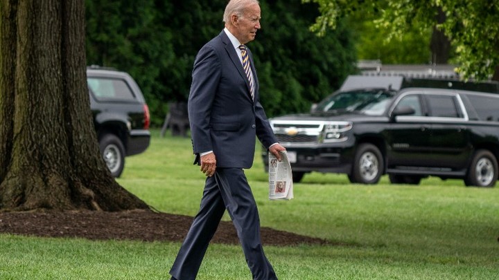 В конгрессе США посоветовали Байдену перестать играть в политику. А Зеленскому - устраивать театр