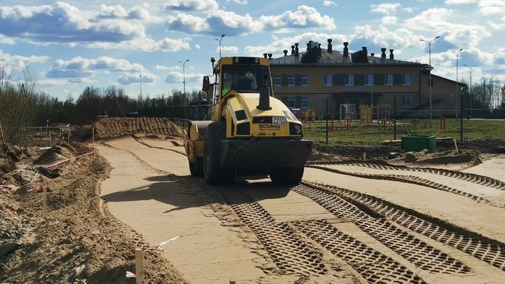В Архангельской области начали реконструкцию дороги к детскому саду в Лайском доме