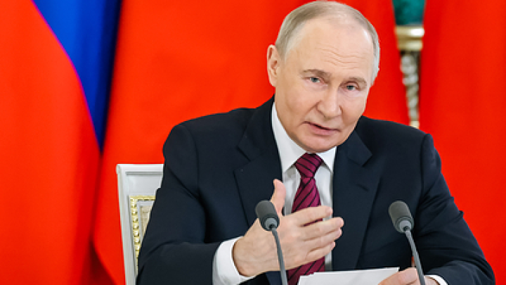 Путин назвал европейских авторов санкций против России придурками