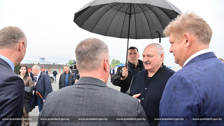 Лукашенко рассказал о вечном споре с Путиным: Он любит нормальную, а я не могу
