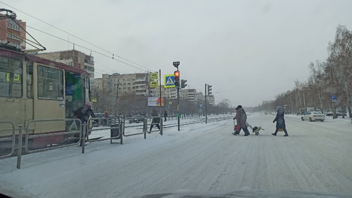На проблемном перекрестке в Челябинске 21 декабря вновь поменяли схему движения