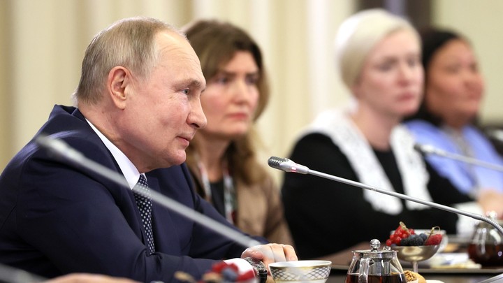 Путин заявил об использовании интернета в качестве оружия информационной борьбы