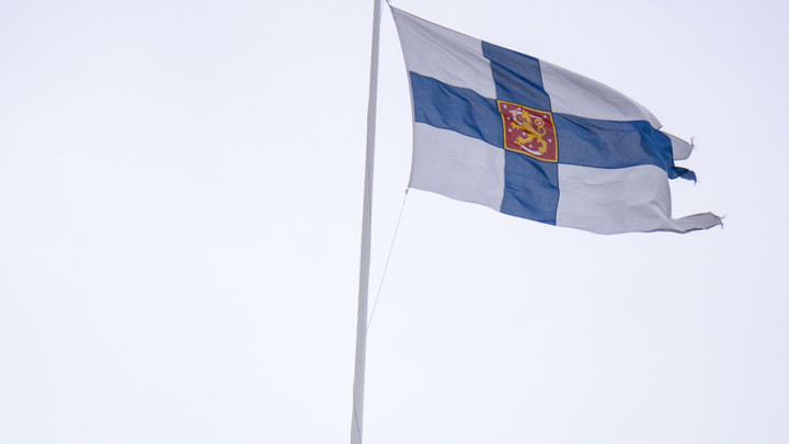 Депутат год как сбежал в Финляндию, но продолжает получать зарплату: Это как?