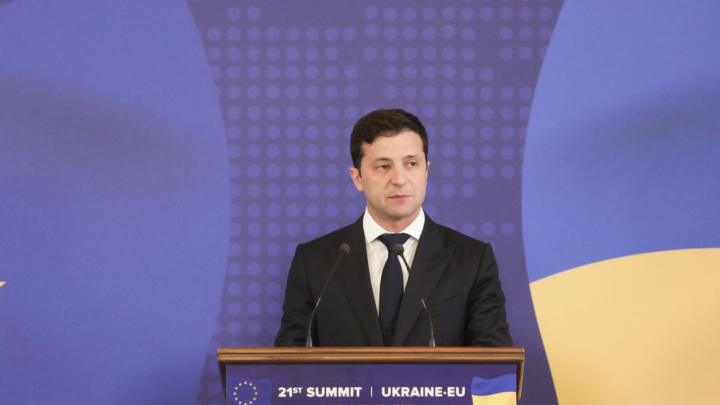 Украину имеют за лузера: Советник Кучмы о решении Германии