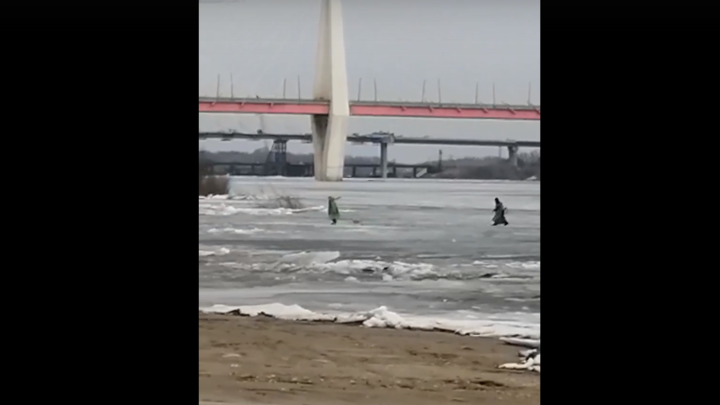 В Муроме рыбакам пришлось удирать от начавшегося на Оке ледохода