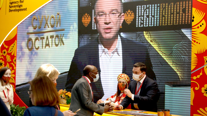 Судьба предателей России: диаспора бомжиков ждёт деньги из Рашки - Пронько