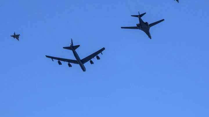 Американские самолеты B-52 в ходе учений сбросили бомбы в Финляндии