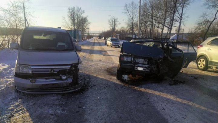 Два человека получили травмы в жестком ДТП в Кузбассе