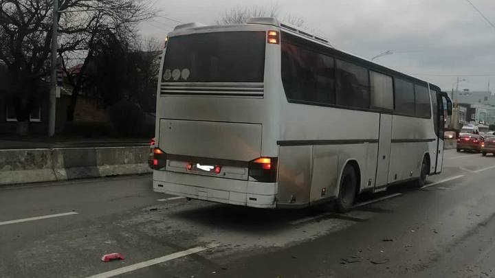В Ростове водитель иномарки врезался в рейсовый автобус, следовавший в Донецк