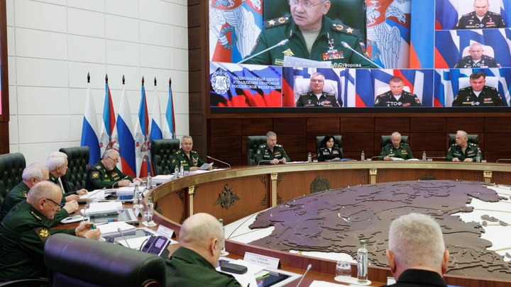 Адмирал жив: Командующий ЧФ Соколов появился на совещании Минобороны