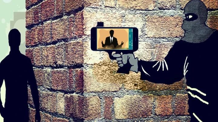 Взломы и утечки, но часто мы сами виноваты: Где мошенники находят наши телефона и прочие данные