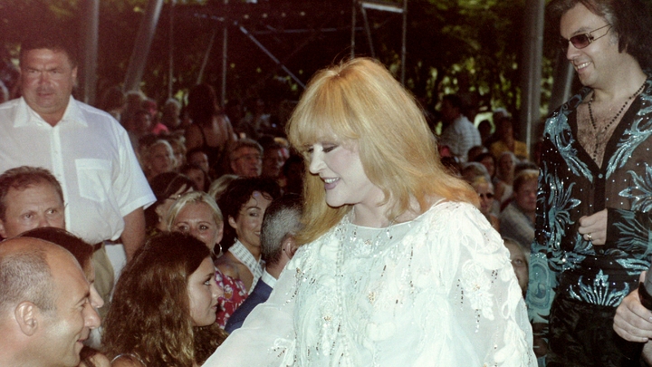 В Лондоне Пугачева исполнила песню без разрешения Кузьмина