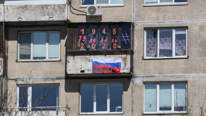 В трусах и с автоматом: Косплеерша  шокировала новосибирцев фотосессией 9 мая