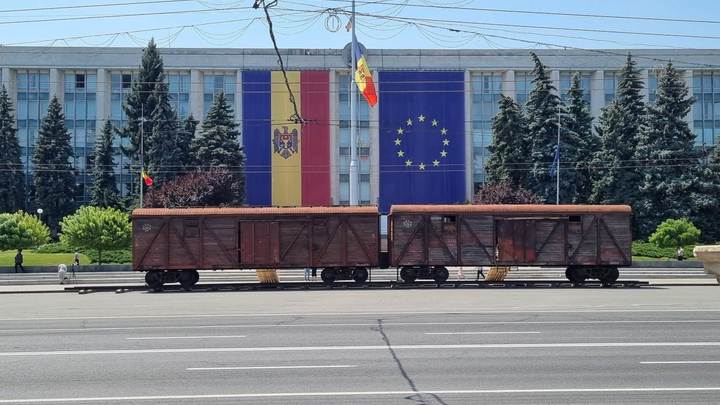 На митинге в честь сталинских депортаций Санду заявила, что высылали только умных и трудолюбивых
