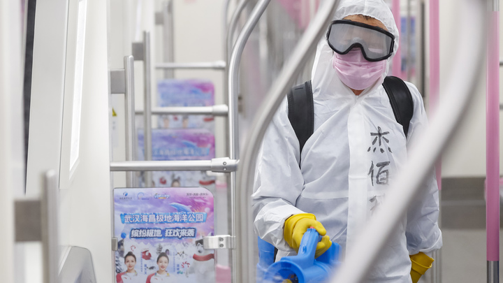 Уколы не помогли: Журналисты назвали первого заражённого новым коронавирусом