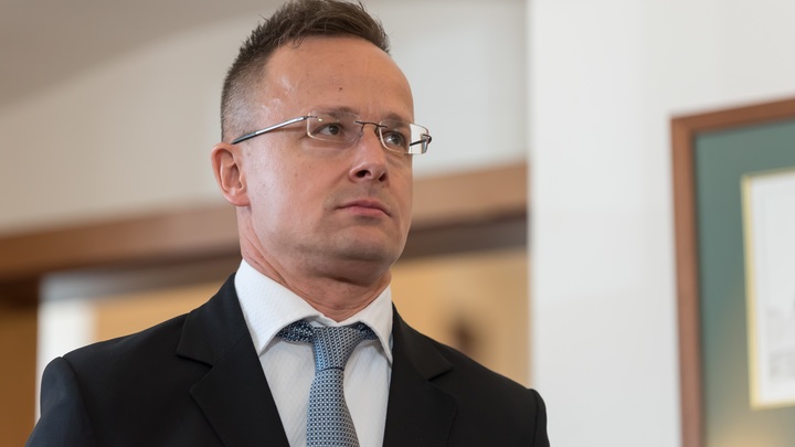 Глава МИД Венгрии подтвердил: У президента Украины Зеленского не всё в порядке с головой