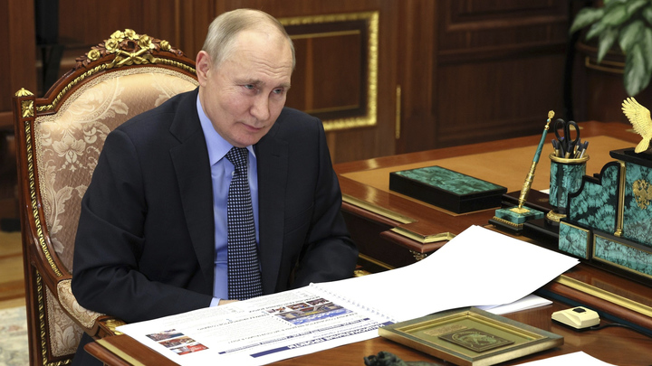 Встречу Путина с бизнесменами прервал неожиданный звонок