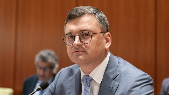 Кулеба вступился за Харлан, отказавшуюся пожать руку русской фехтовальщицы и обозвал игру грязной